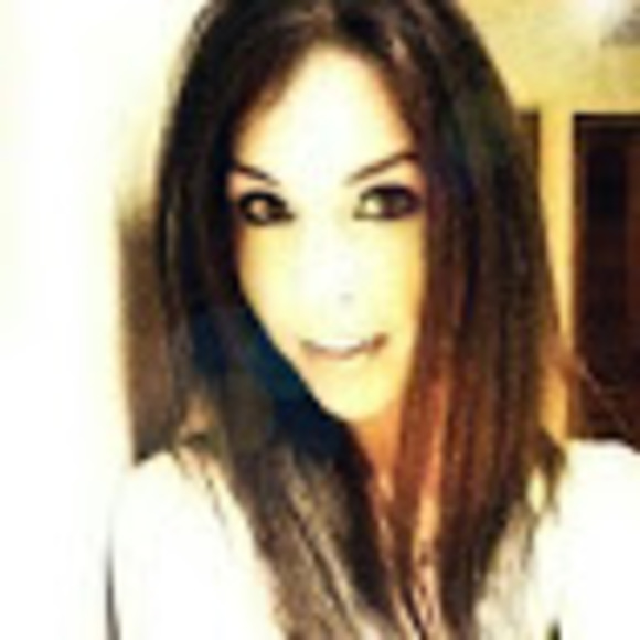 Meet your Posher, Laura - Picture 1 of 1